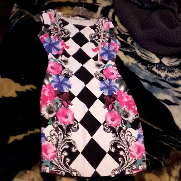 Dress - Picture 1 of 4
